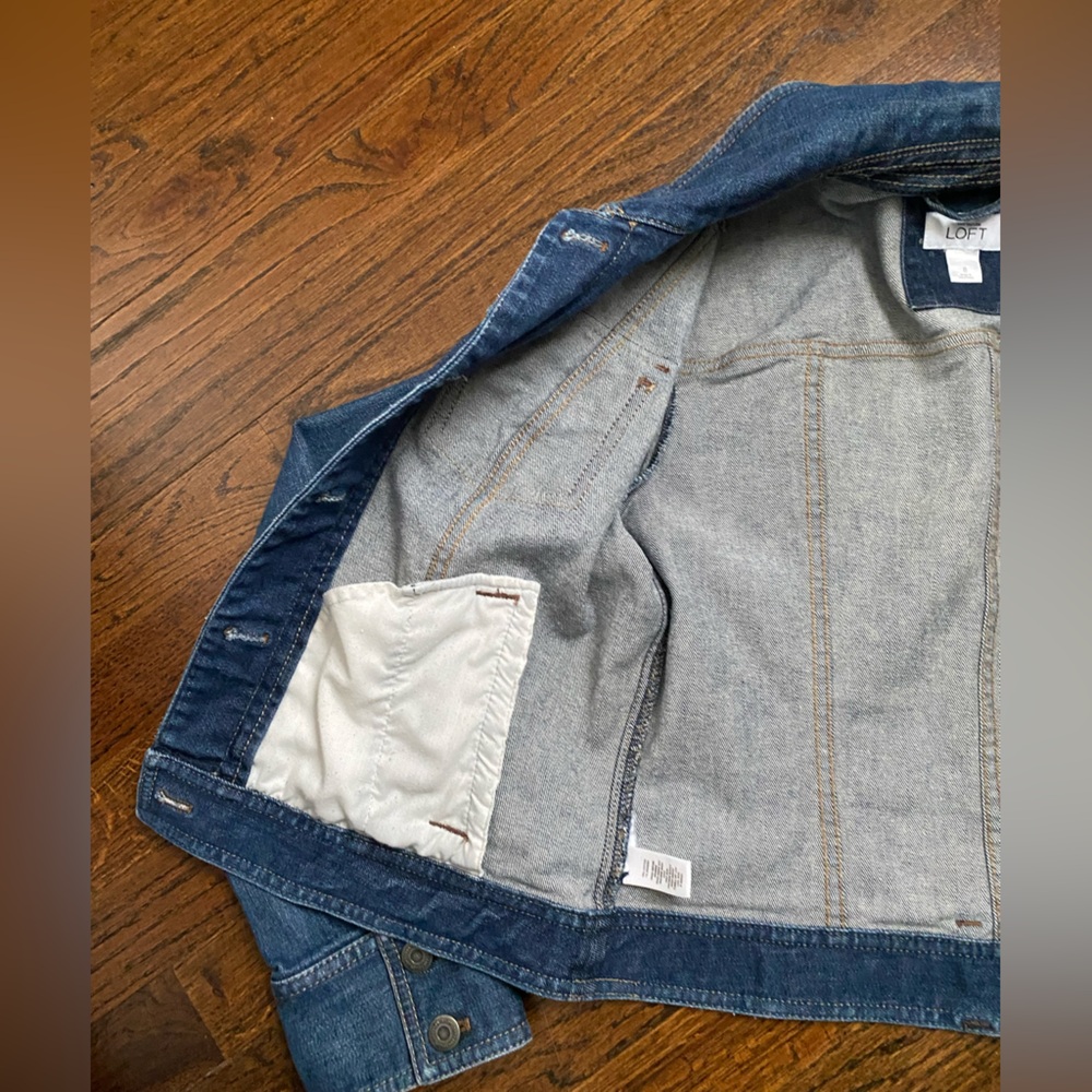 LOFT- Denim Jacket Button down medium dark wash semi cropped jean jacket size 8 - Picture 14 of 16